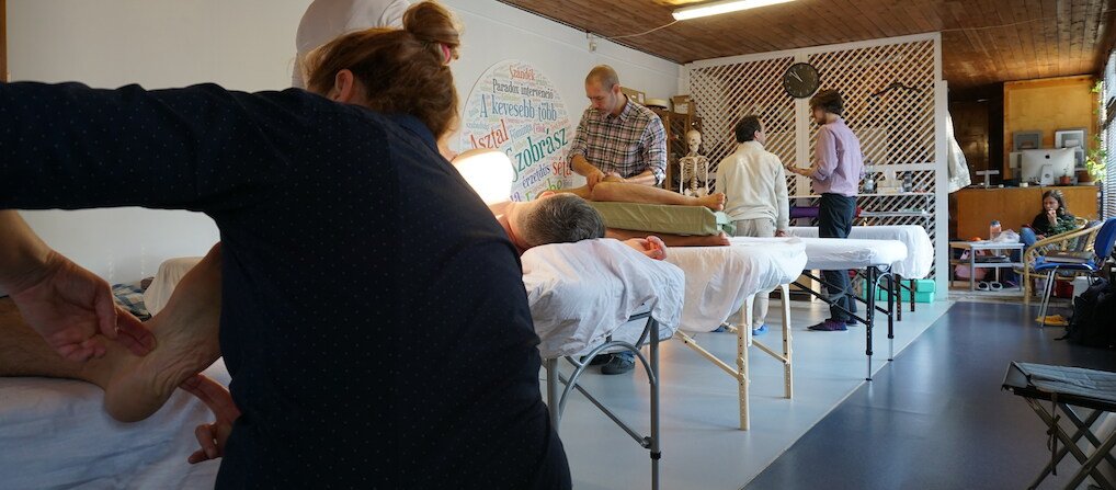 testszobrasz_muhely_kezeles.1018x0-is.jpeg